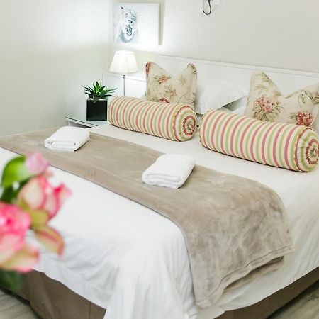 Wagon Wheel Country Lodge Beaufort West Esterno foto