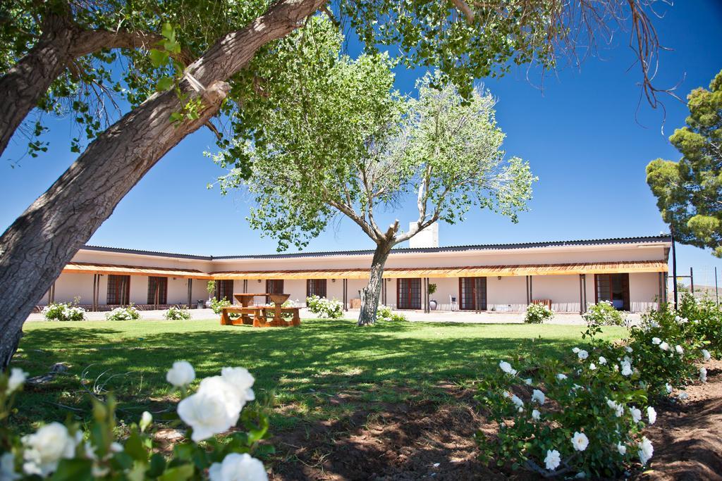 Wagon Wheel Country Lodge Beaufort West Esterno foto