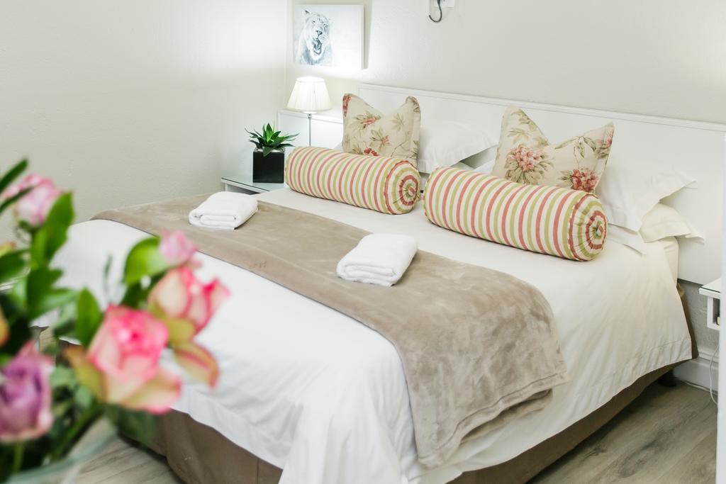 Wagon Wheel Country Lodge Beaufort West Esterno foto