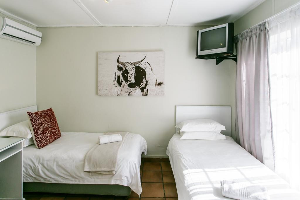 Wagon Wheel Country Lodge Beaufort West Esterno foto