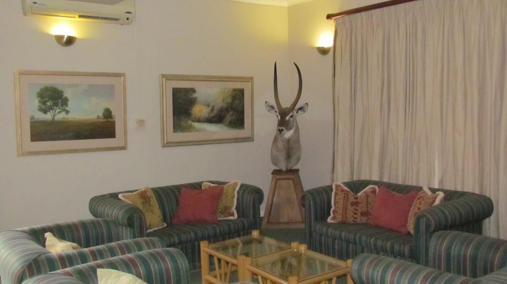 Wagon Wheel Country Lodge Beaufort West Esterno foto