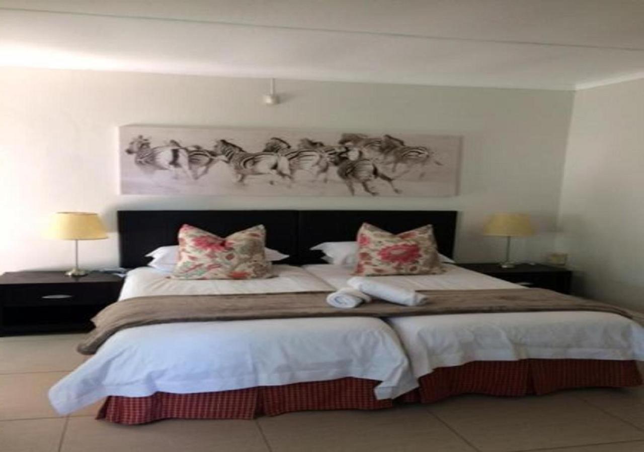 Wagon Wheel Country Lodge Beaufort West Esterno foto