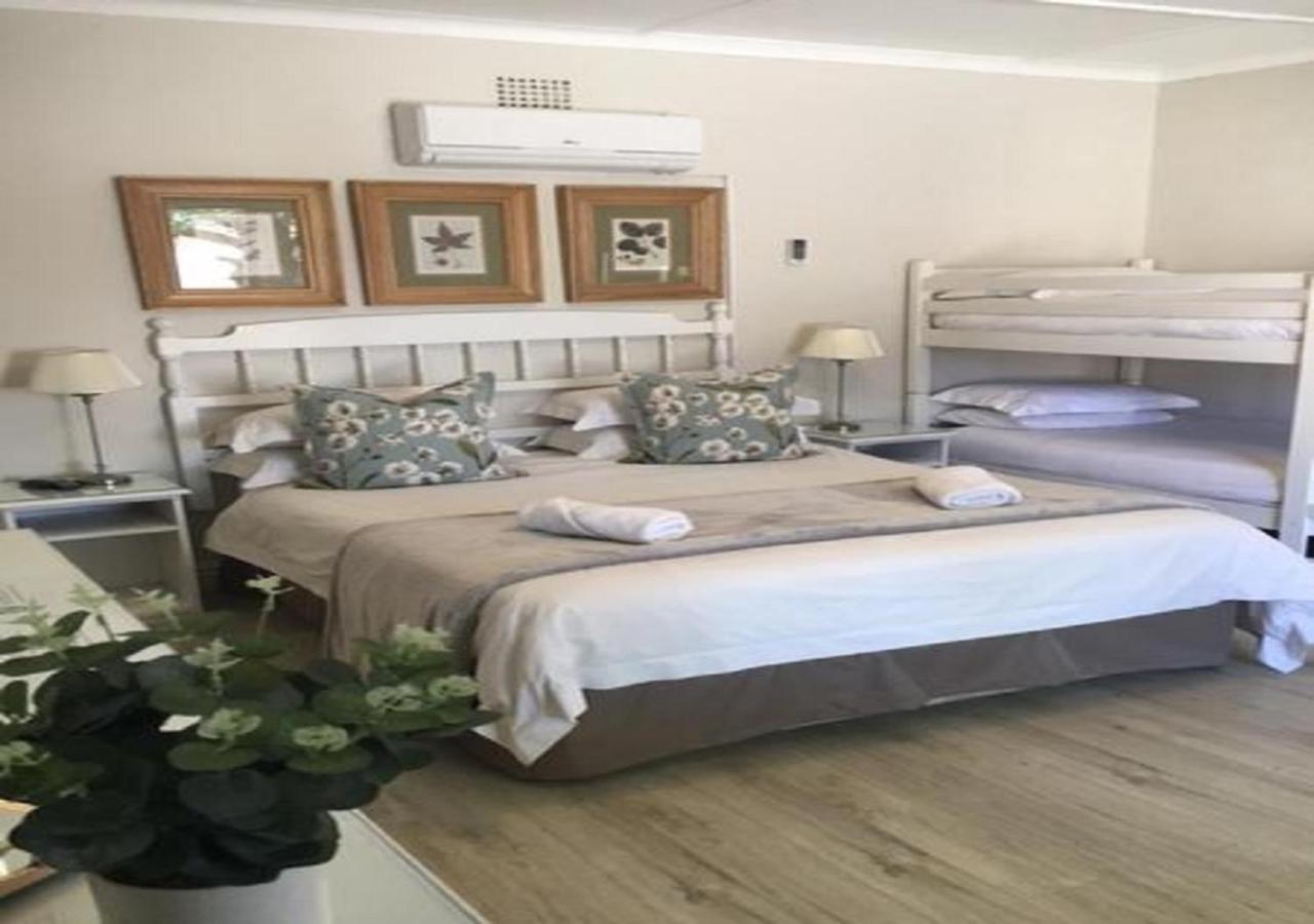 Wagon Wheel Country Lodge Beaufort West Esterno foto
